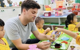 English teacher with his students in Shenzhen